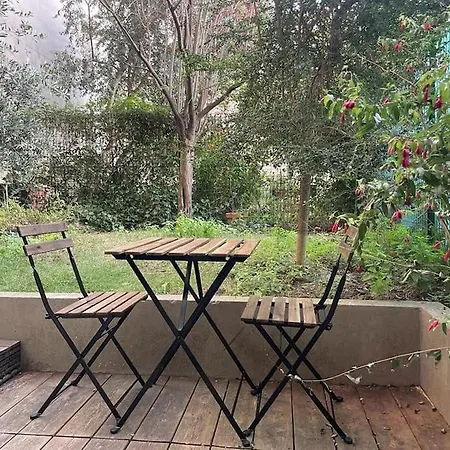 Apartment T2 Avec Jardin Paris